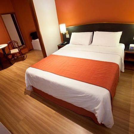 Hotel Moncloa Sao Paulo Bagian luar foto