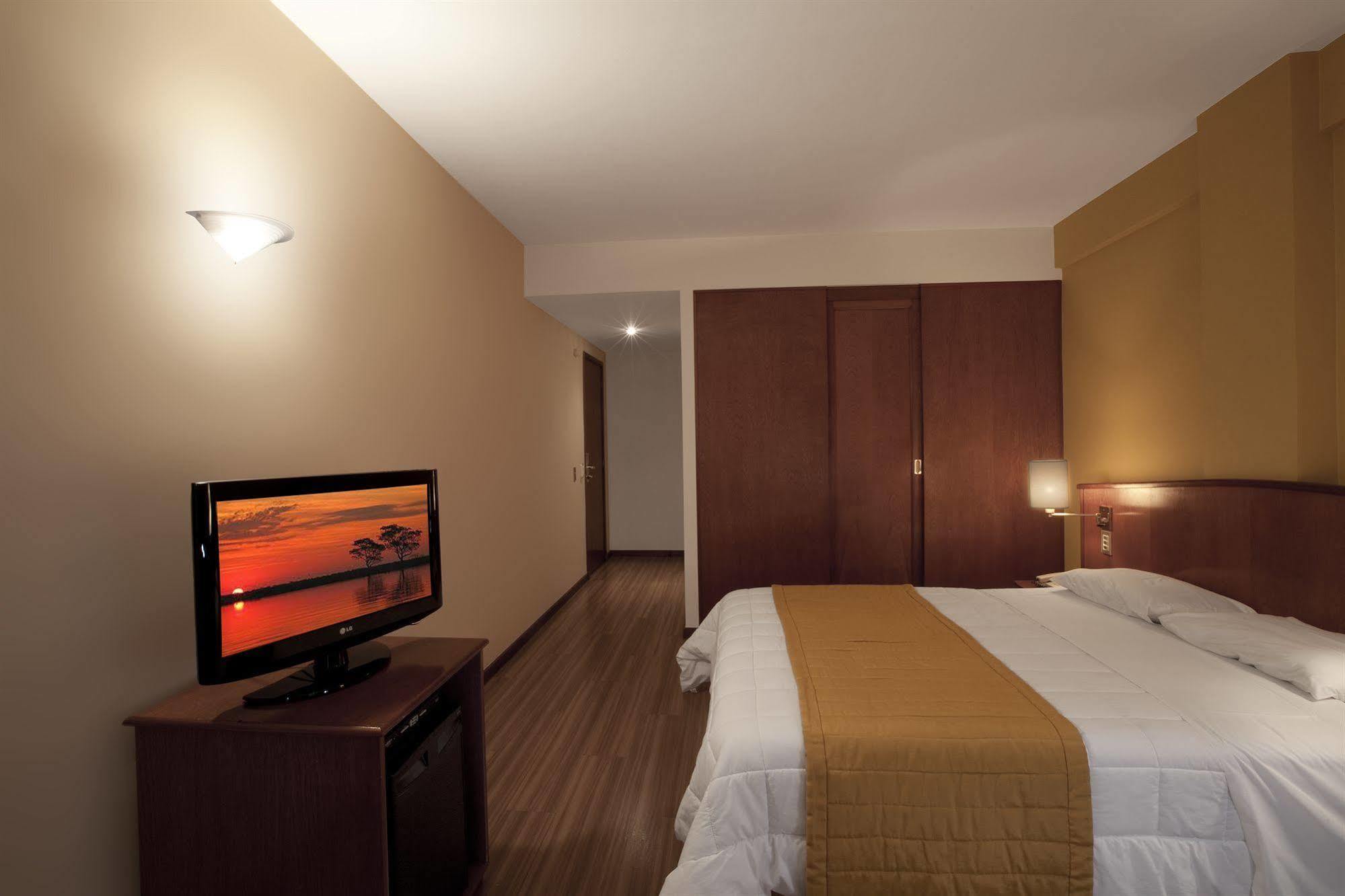 Hotel Moncloa Sao Paulo Bagian luar foto